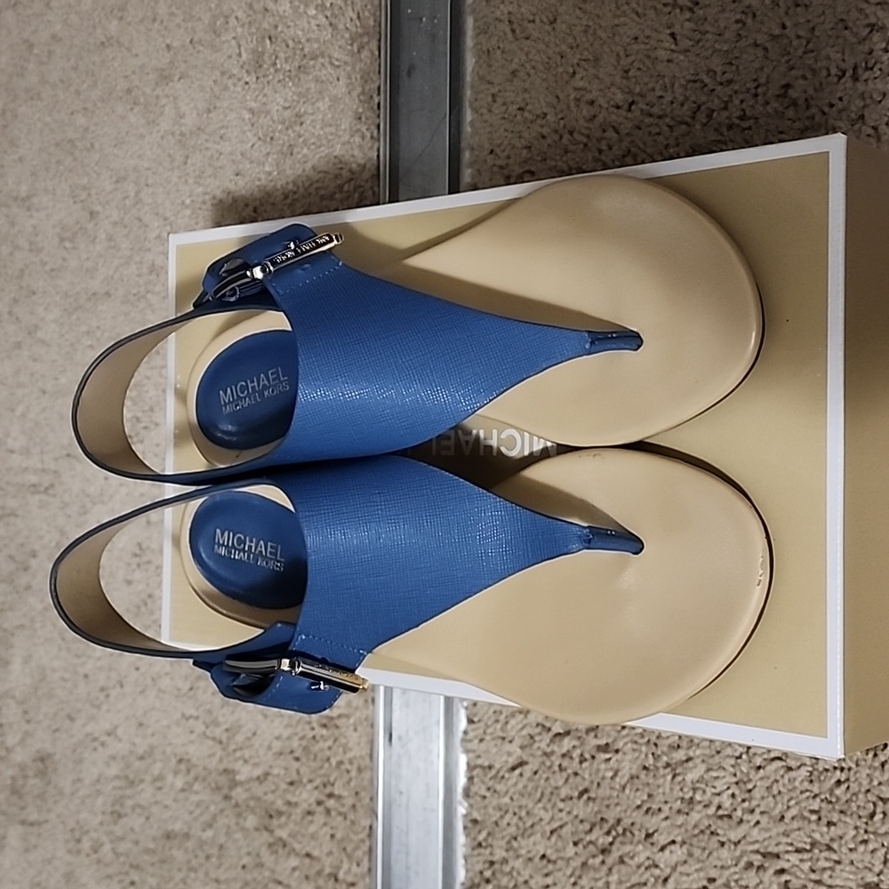 MICHAEL KORS London Thong Leather Sandals in Dark CHAMBRAY - Size 5.5